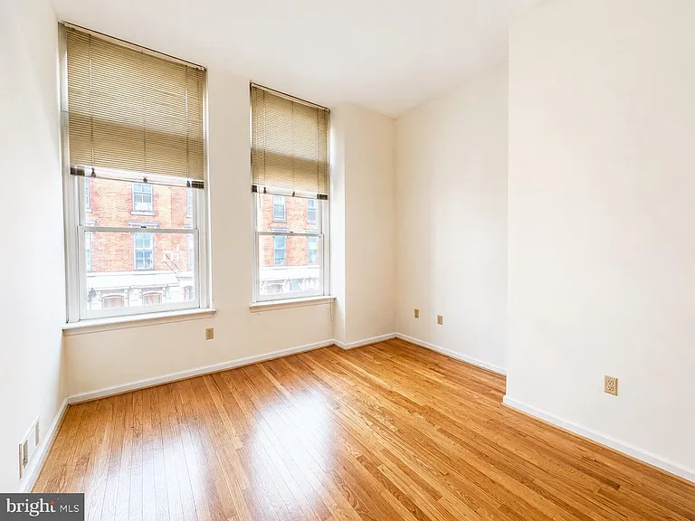 2030 Walnut St — Photo 7