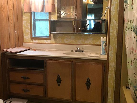 5th image of 623 N Deerlane Dr