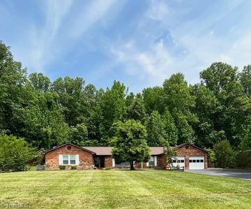 1055 Whispering Pines Dr, Kernersville, NC, 27284