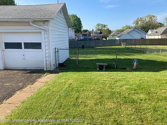 2nd image of 205 E Meadow Heights Ave