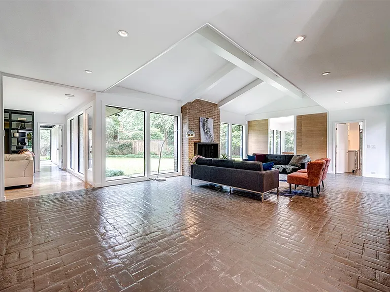 15 Saddlebrook Ln — Photo 6