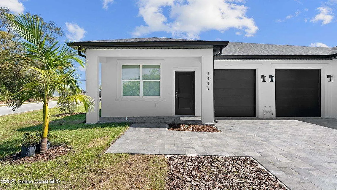 3 bed, 2.0 bath, 1137 sqft, $1,900 — Photo 2