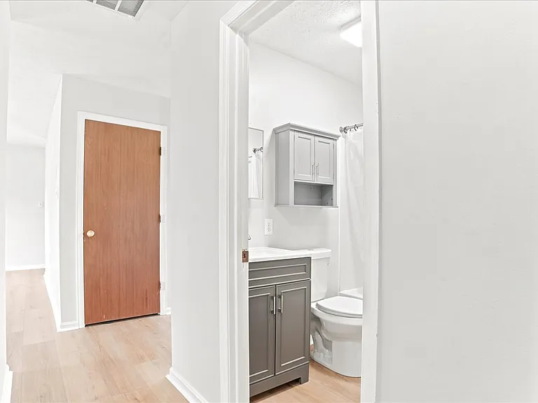 102 Linwood Ct — Photo 19