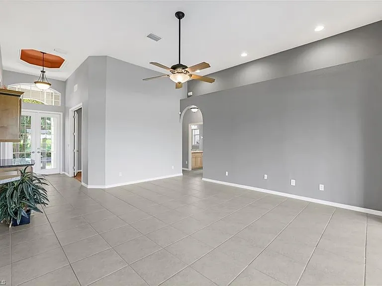 18025 Greenwood Dr — Photo 6