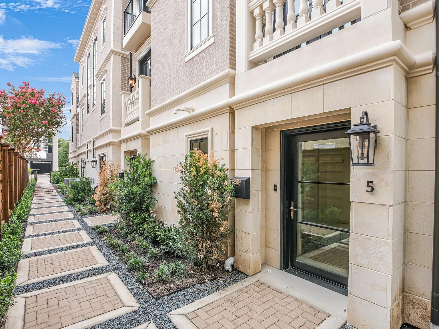 2 bed, 1771 sqft, $6,995 — Photo 2