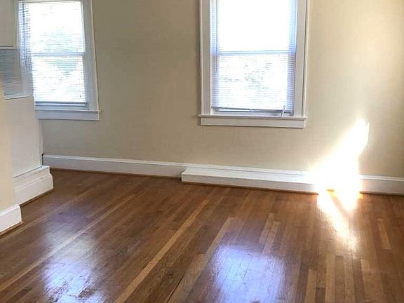 2nd image of 1601 Longwood Dr