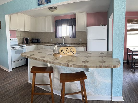 3rd image of 469 & 470 W Club Oak Dr