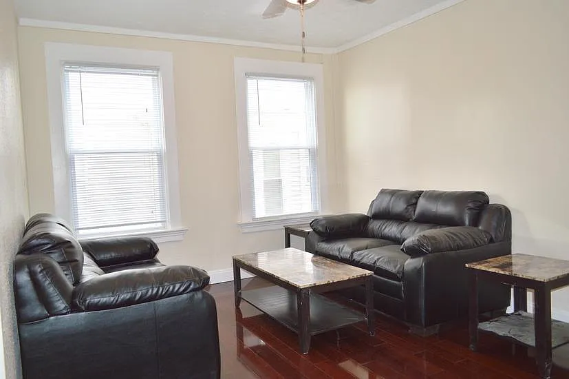 2 bed, $1,600 — Photo 3