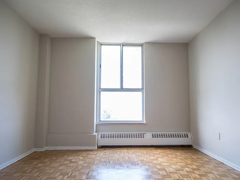 30 Antrim Cres — Photo 10