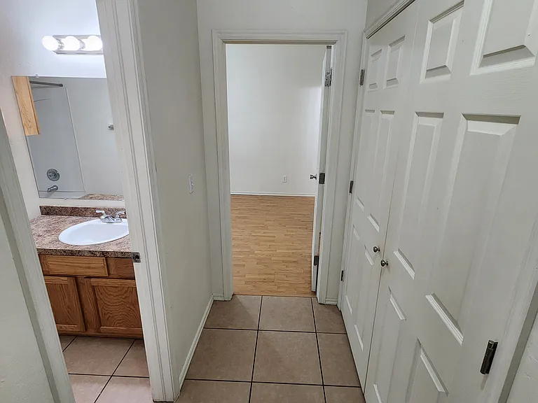 1418 S Mississippi Ave — Photo 8