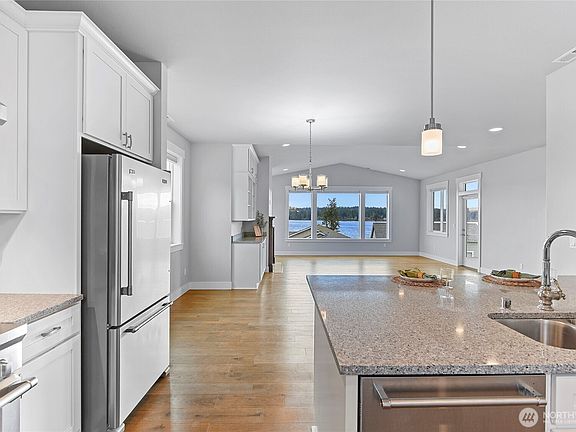 5th image of 17588 Fjord Drive NE