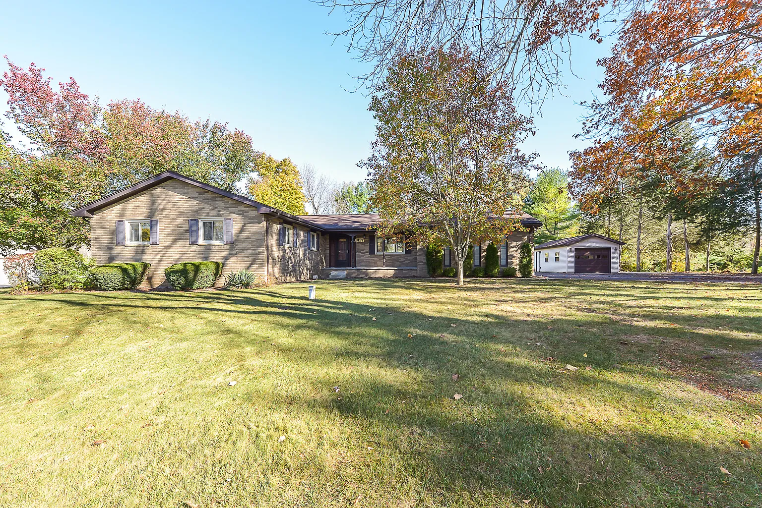 8127 Stoneham Dr photo 1