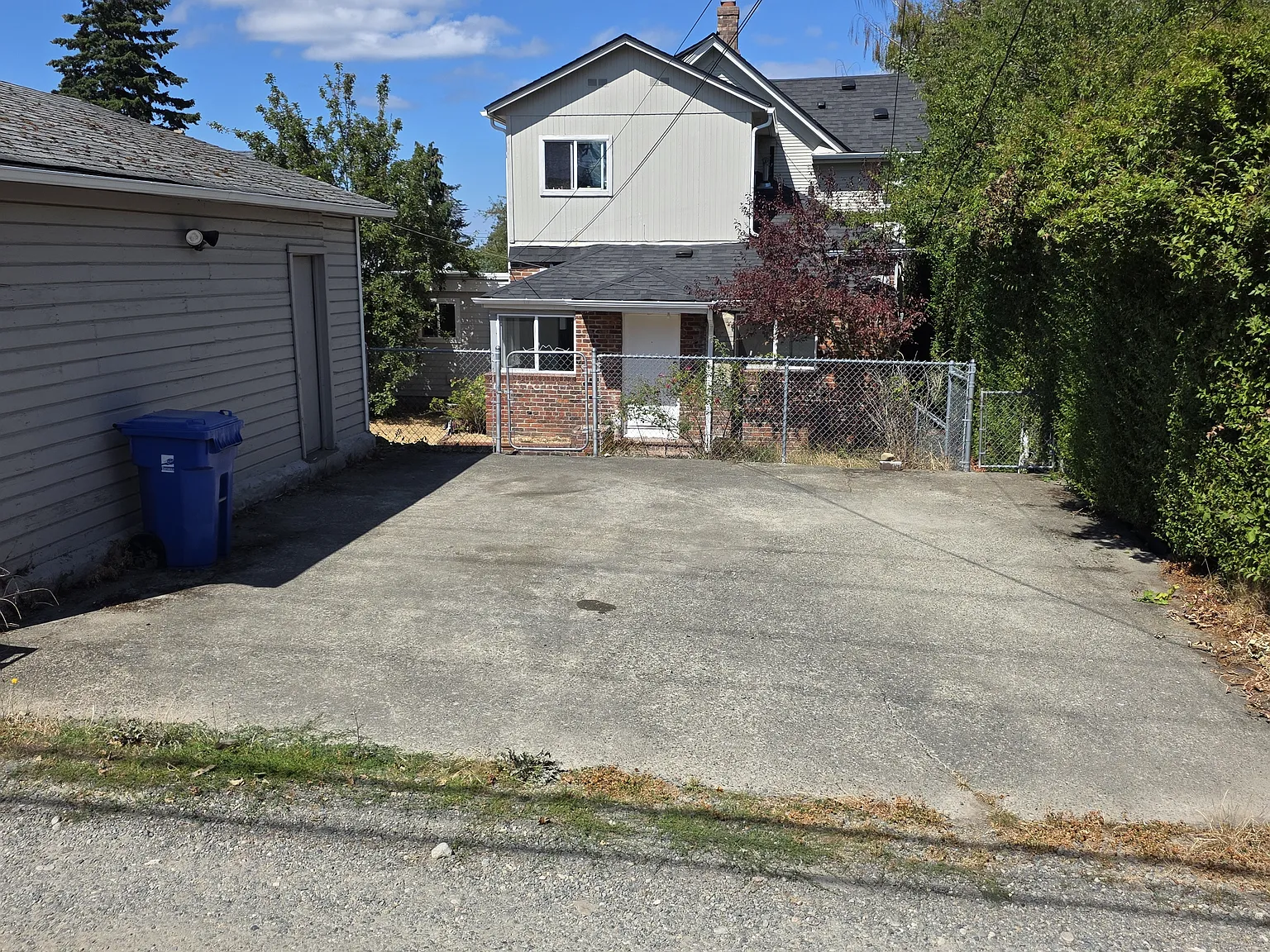 3 bed, 1600 sqft, $2,190 — Photo 2
