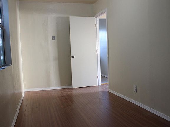2nd image of 1712 E Glenoaks Blvd APT 5