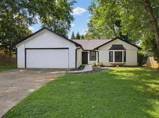 120 Softwood Cir, Roswell, GA 30076