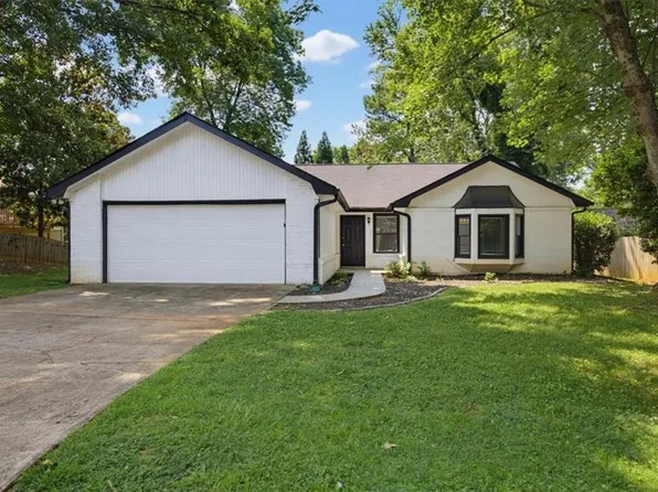 120 Softwood Cir, Roswell, GA 30076