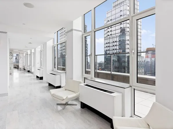 635 West 42nd Street 21A image 22 of 22