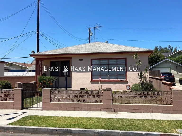 5821 John Ave — Photo 2