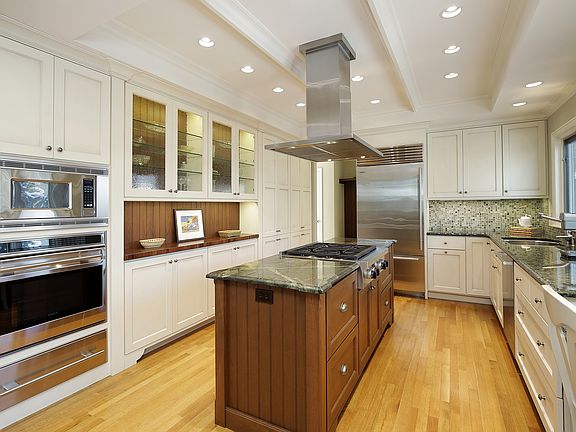 3rd image of 1462 Estate Ln
