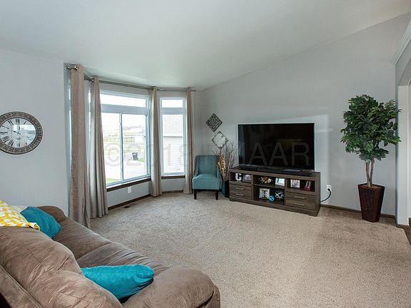 5th image of 3111 Foxtail Dr E