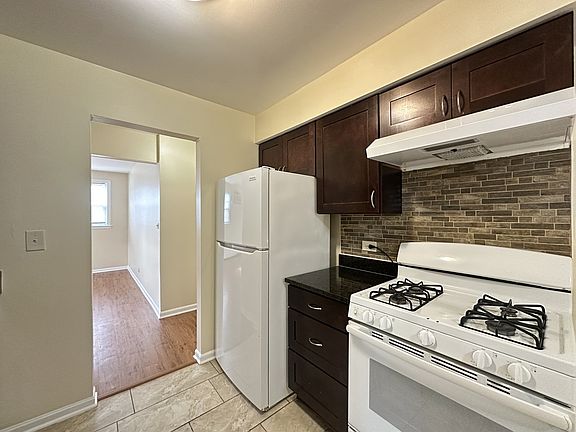 3rd image of 622 N Lincoln Ave #20G