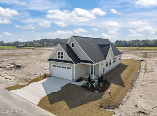 102 Golden Finch Dr, Beaufort, NC 28516