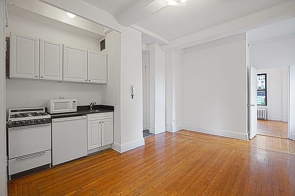 1st image of 19 W 69th St APT 504