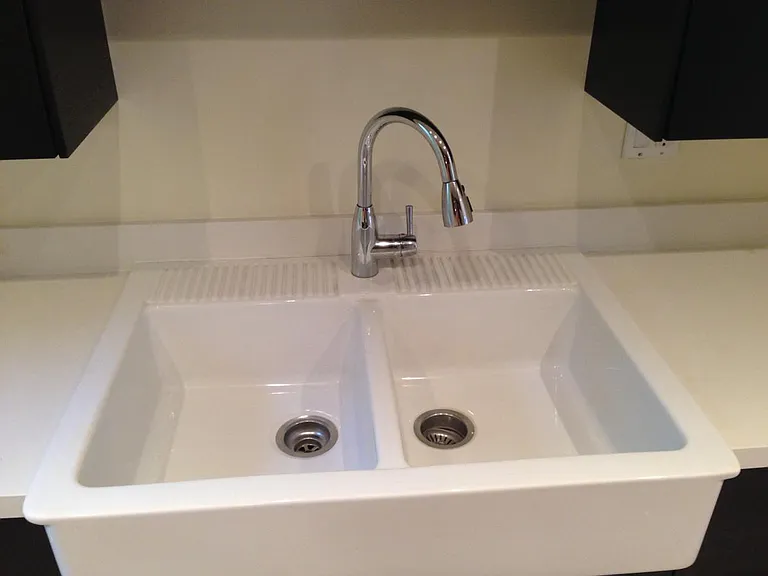 546 N Flores St #6 — Photo 9