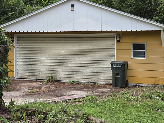 4th image of 2309 Spring View St