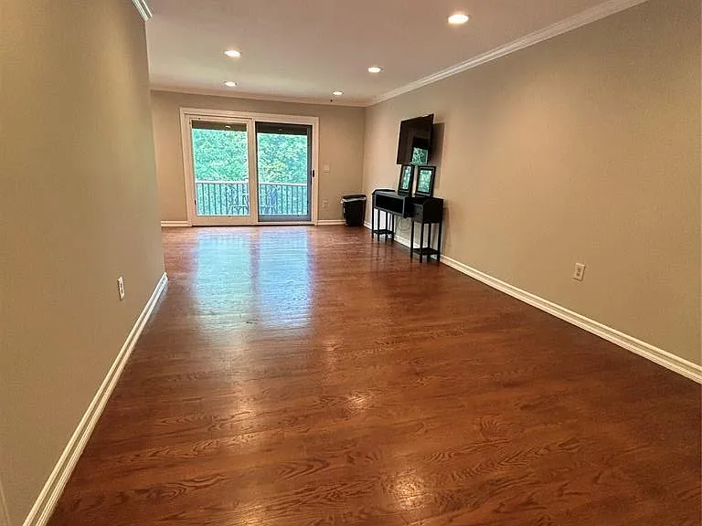 220 Butternut Dr — Photo 13