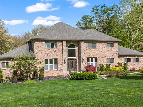 8484 Deerwood Rd, Clarkston, MI 48348