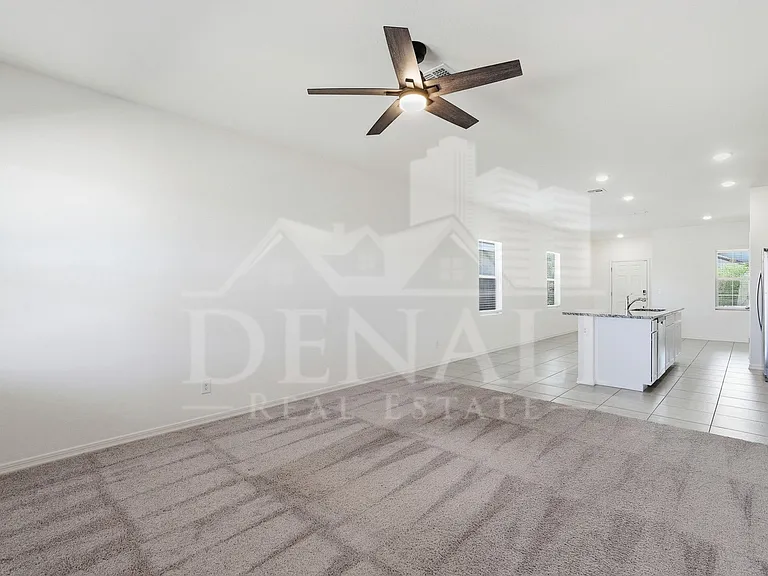 10941 N 165th Ave — Photo 4