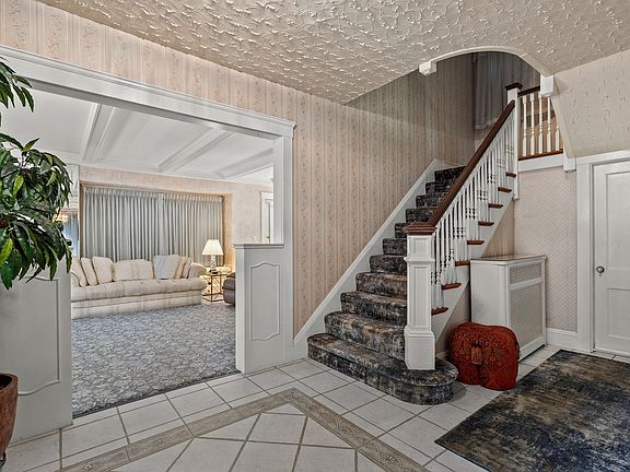 5th image of 32 Sagamore Ave