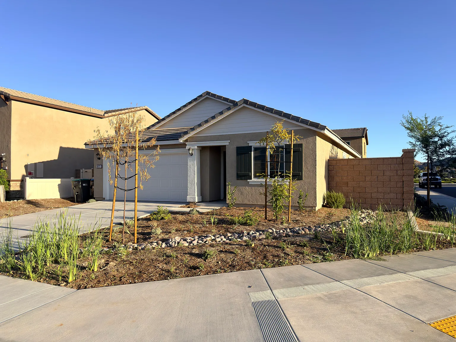 3 bed, 1342 sqft, $3,200 — Photo 2