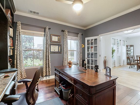 5th image of 420 Fannis Cir