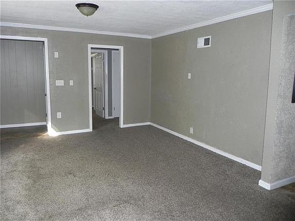 4th image of 8815 E 72nd St