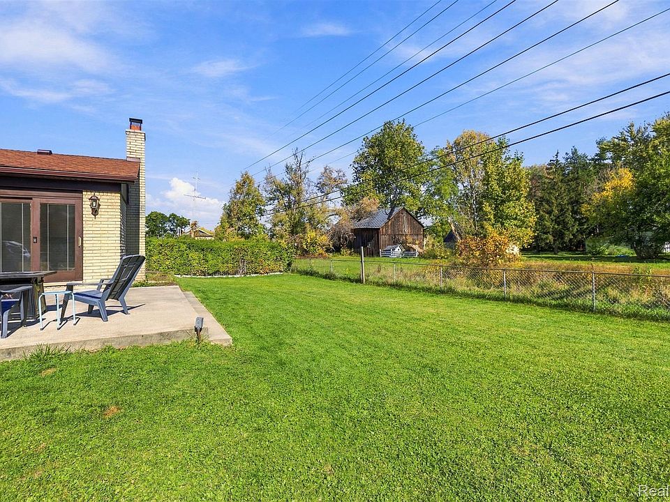 38468 Cheldon St, photo 25