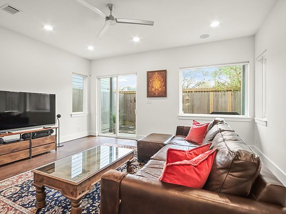 4th image of 2405 Freeman St