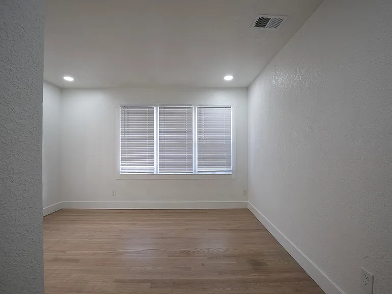 204 W 36th St #2 — Photo 10