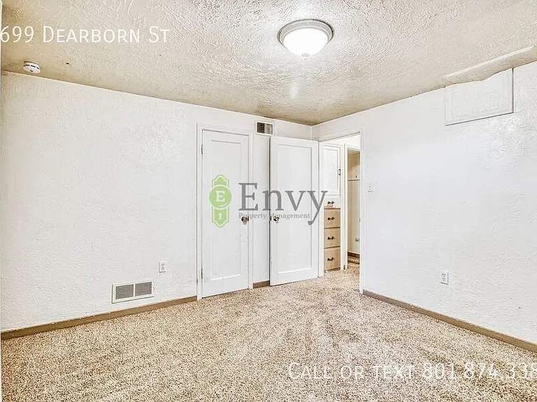 2699 S Dearborn St — Photo 12