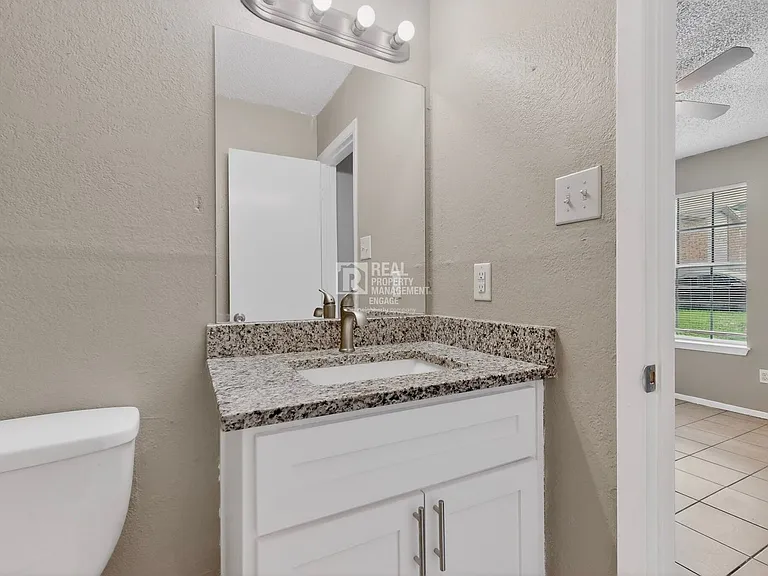 8024 Cambridge Cir — Photo 24