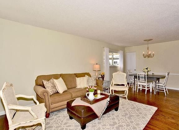 4th image of 307 Crest Ave