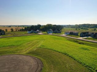 74 Drumlin Creek Ct, Columbus, WI 53925