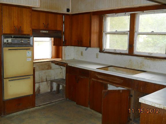 5th image of 286 Eastgate Dr