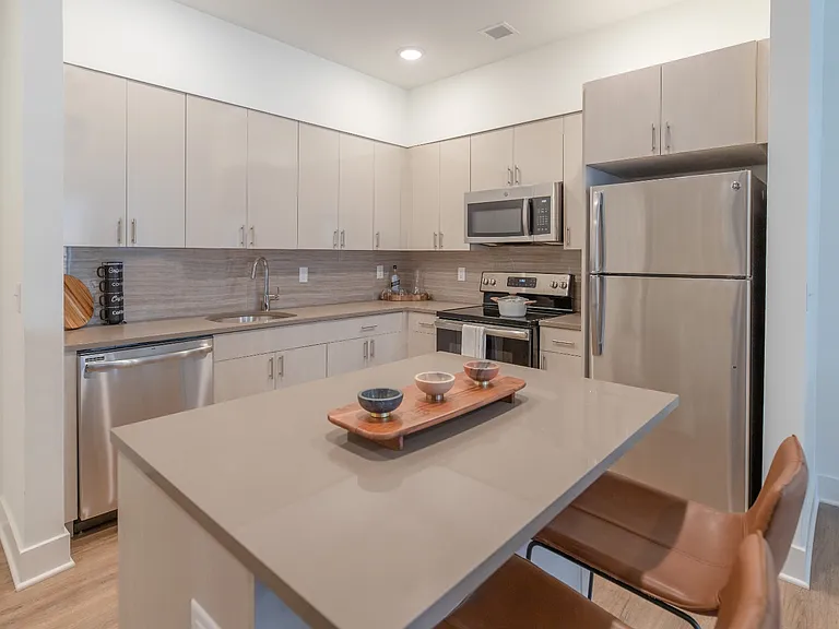 622 Frank E Rodgers Blvd S #405 — Photo 1