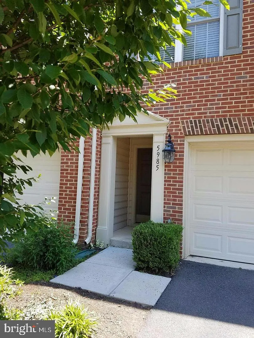 3 bed, 3.5 bath, 2330 sqft, $3,750 — Photo 3