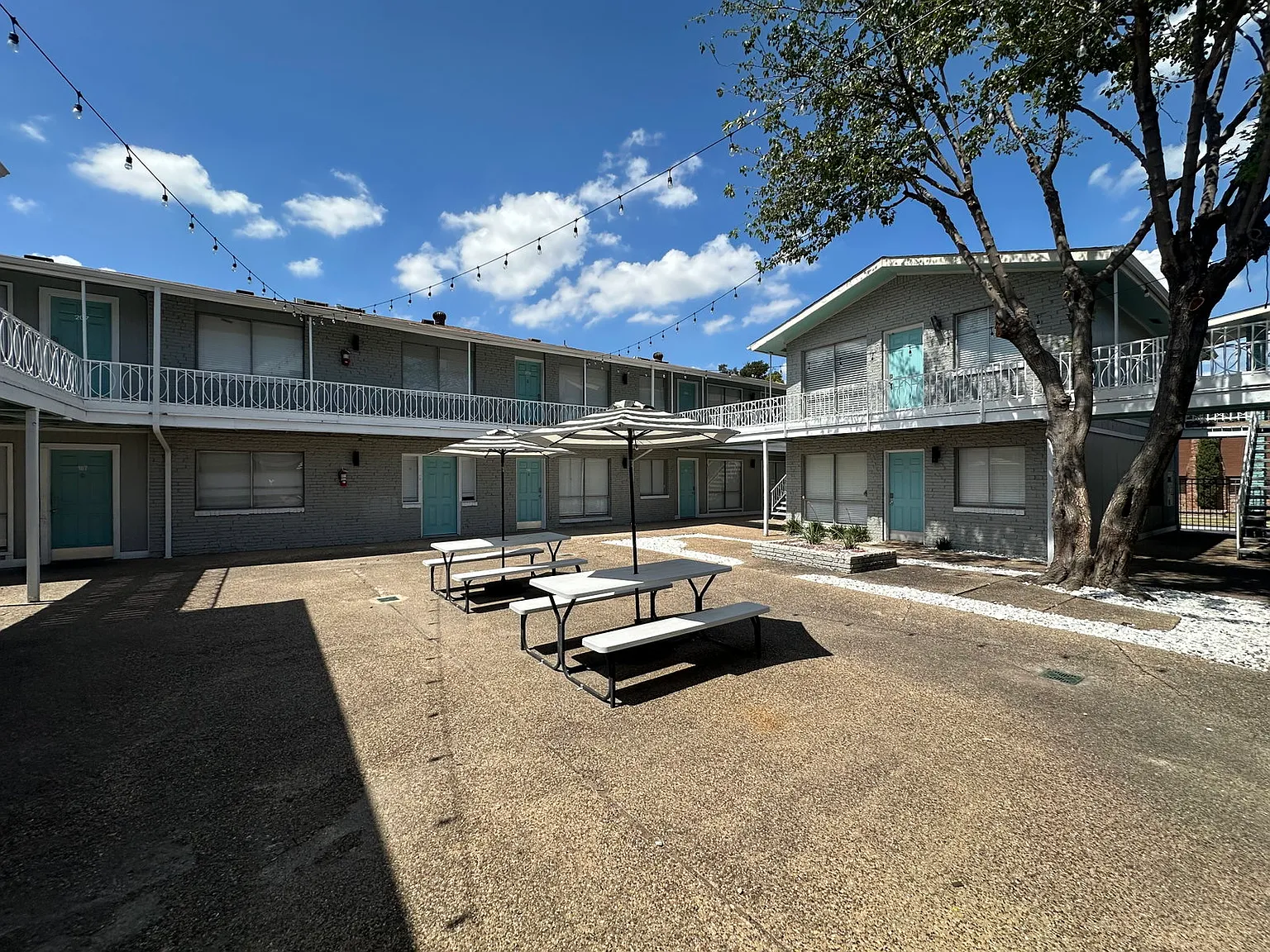 Monarch Court — Photo 1