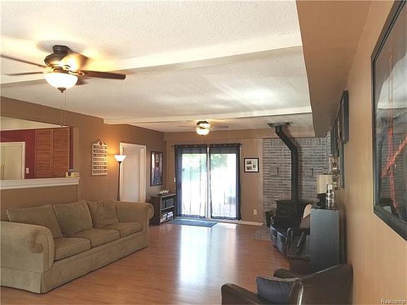 4th image of 3319 Ellis Park Dr