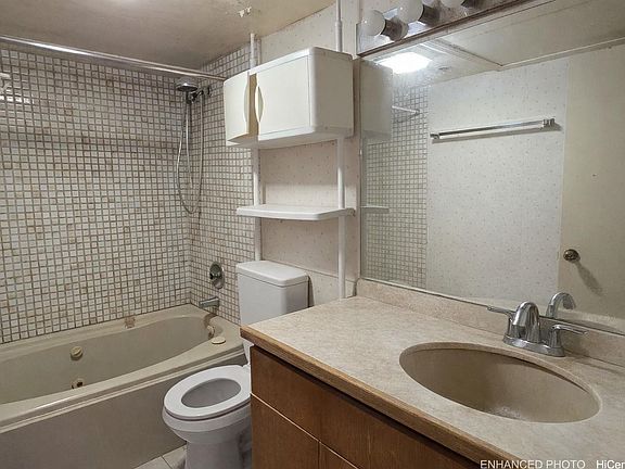 4th image of 1088 Bishop St APT 1404