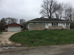 16 Penz Dr, Oakwood, IL 61858